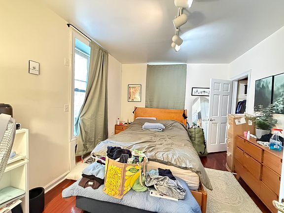 3rd image of 250 W 78th St #5AX