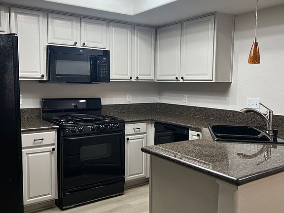 4th image of 1128 Daytona Ln