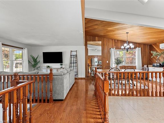 5th image of 83 Amberwood St