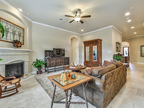 4th image of 131 S Vershire Cir