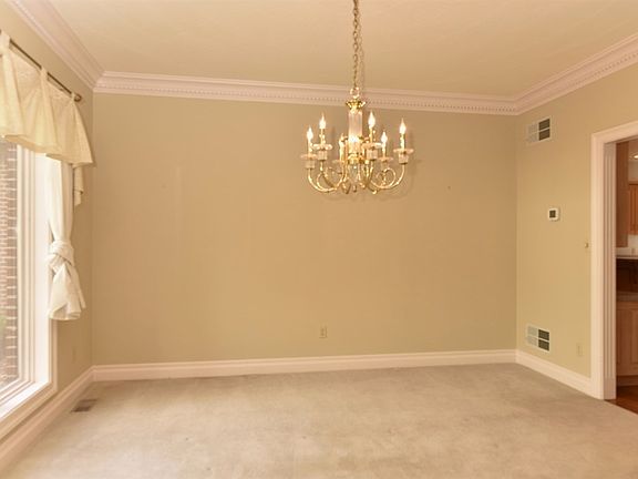 4th image of 140 Maxwell Ct