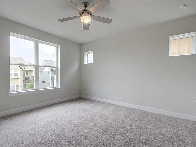 2910 Zach Scott St — Photo 11