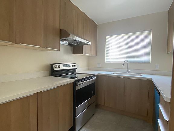 3rd image of 114 E Live Oak St #G