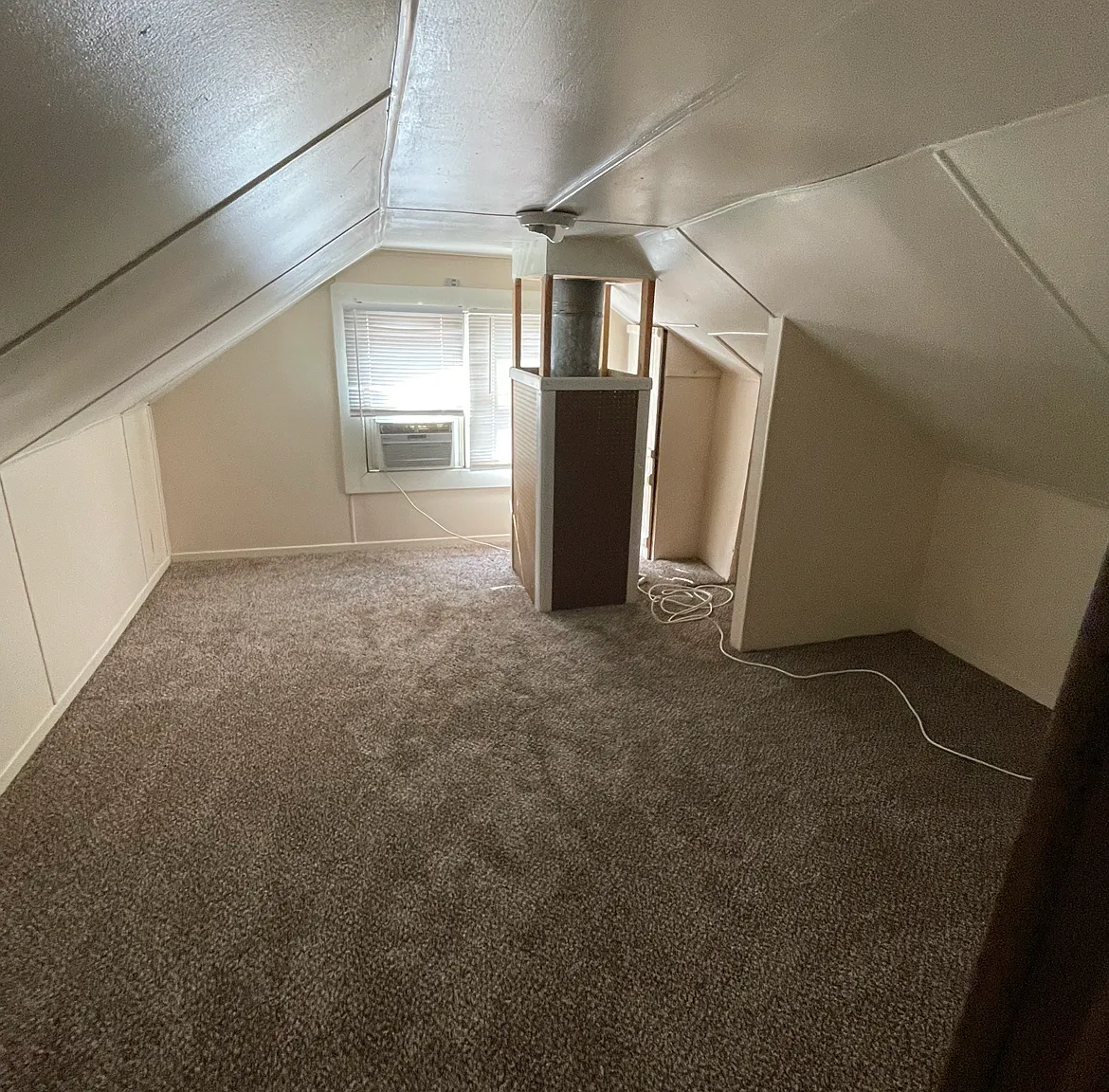 1 bed, 1500 sqft, $1,100 — Photo 2