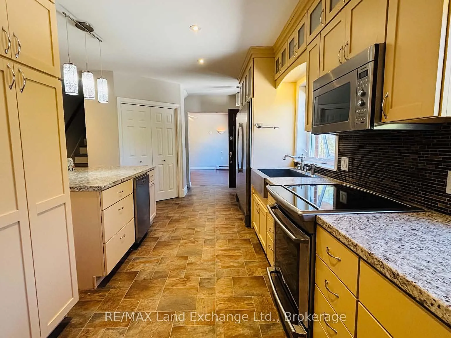 3 bed, $3,000 — Photo 4