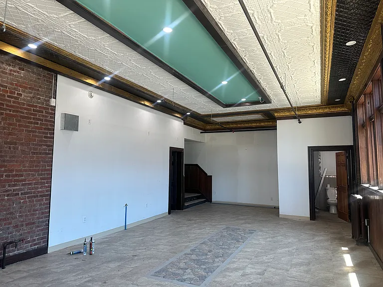643 N Main St — Photo 5