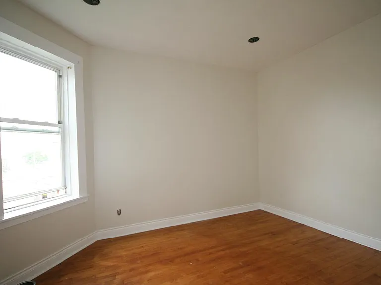 2658 W 23rd St #3R — Photo 6