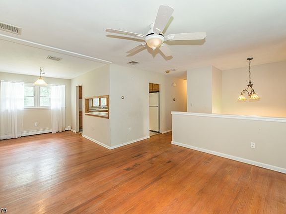3rd image of 28 Adams Dr