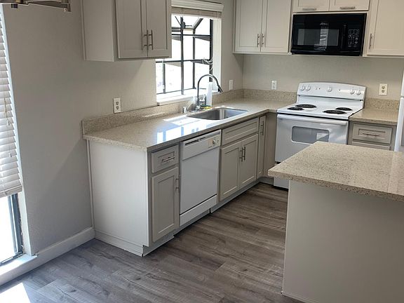 2nd image of 1335 Bell St #203