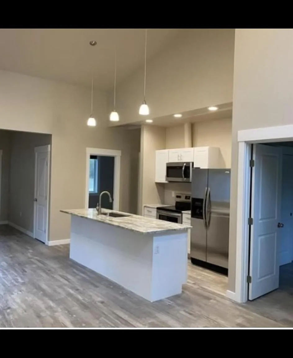 2 bed, 840 sqft, $1,700 — Photo 2