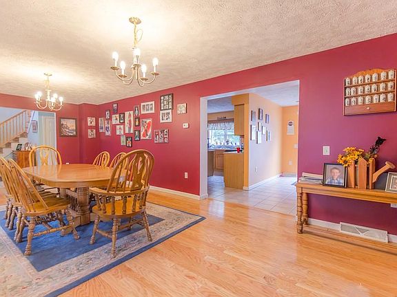 4th image of 30 Belair Dr