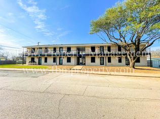 1401 N Clay St #D, Ennis, TX 75119