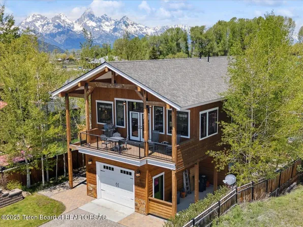 6895 E Little School Rd, Kelly, WY 83011