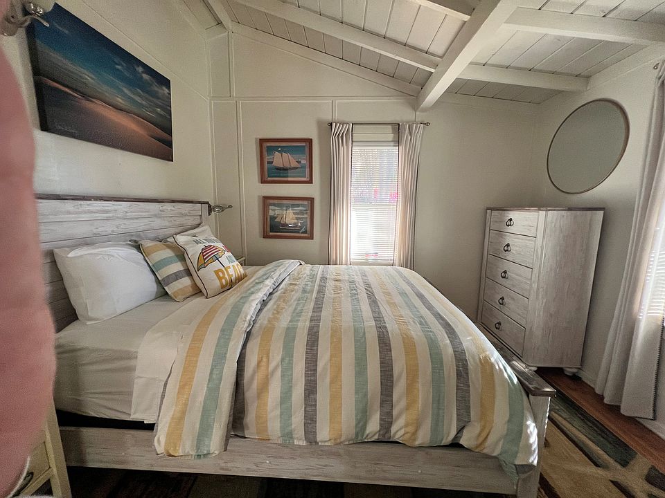 Queen Bedroom