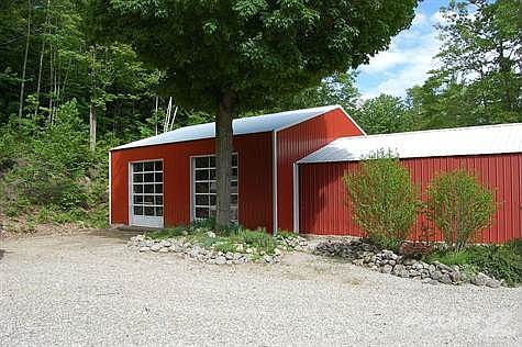 2800 sq ft Pole Barn.