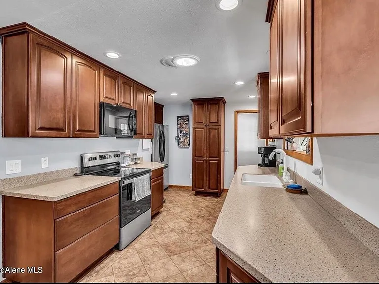 1705 E Satre Ave — Photo 1