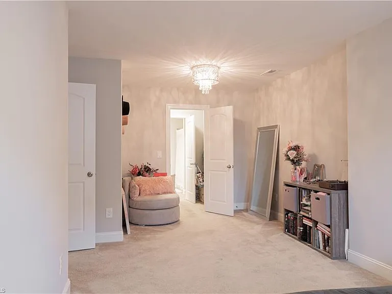 2941 York Place Dr — Photo 17