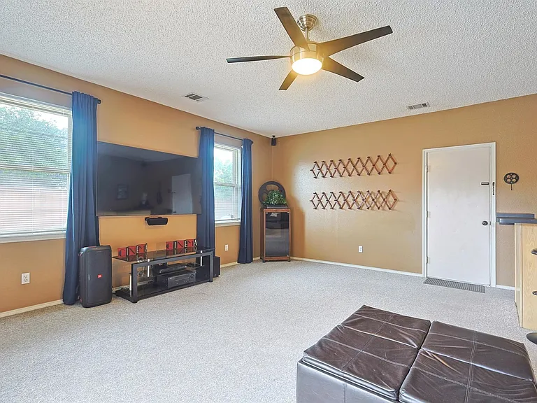 2080 Kamla Rd — Photo 41