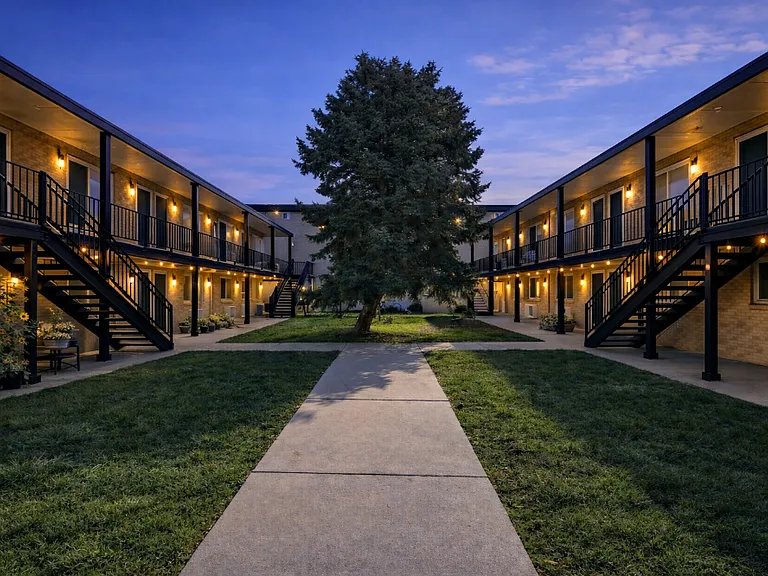 Kirkmoore Apartments — Photo 1