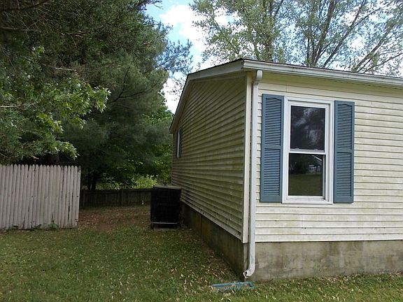 3rd image of 305 Rolling Meadow Dr