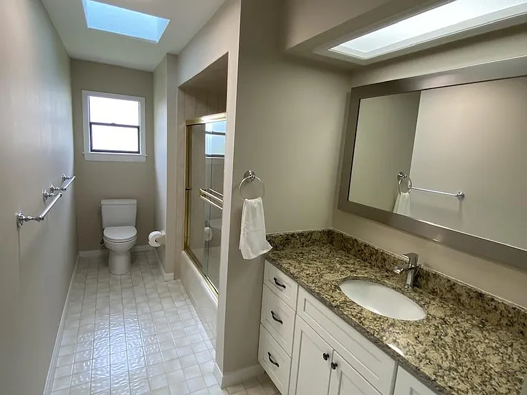 401 Crystal Lake Dr — Photo 29