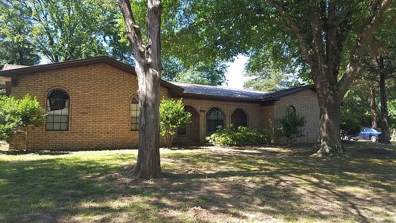 1st image of 165 Dawn Cir
