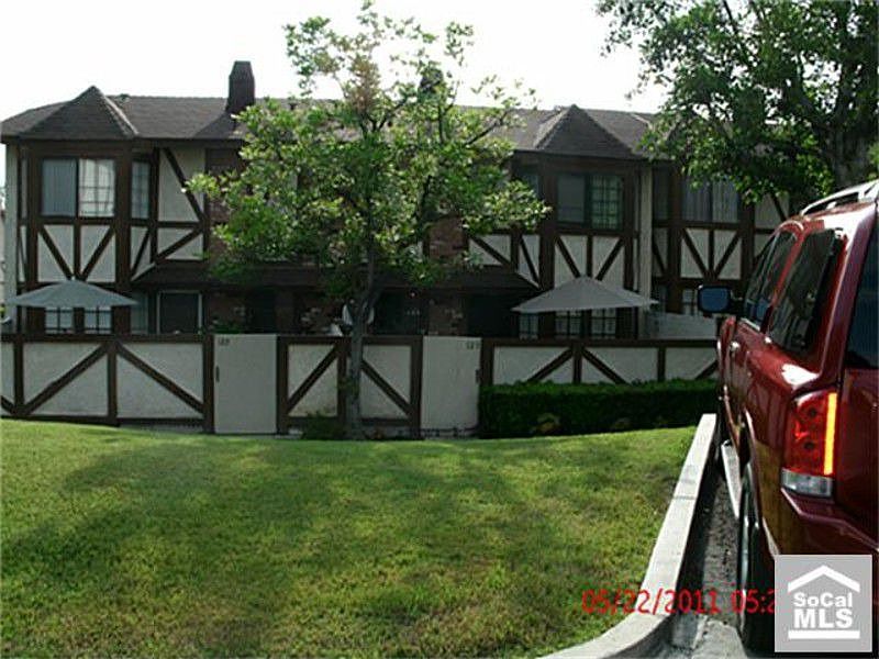 2nd image of 123 Greenbriar Ln