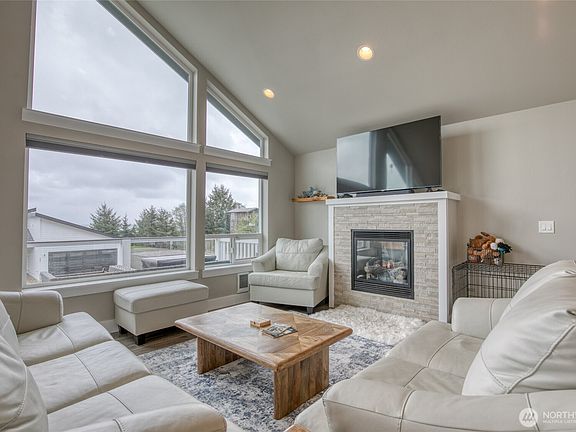 5th image of 181 Sunrise Avenue SE