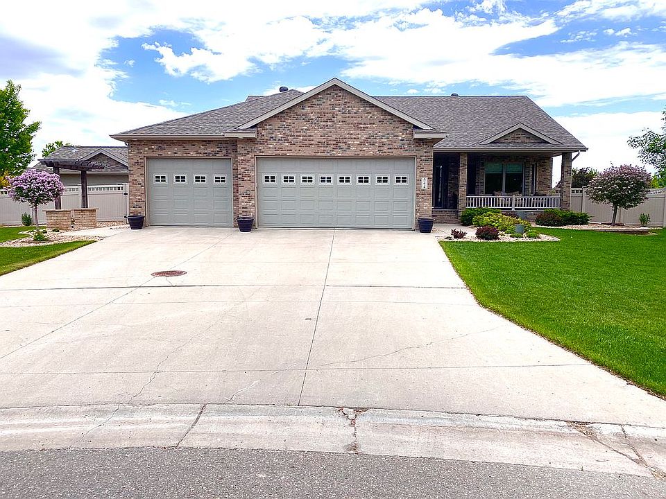 2nd image of 544 Wellington Ct