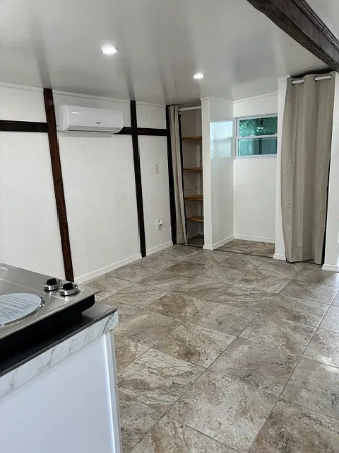Studio, 300 sqft, $1,000 — Photo 4