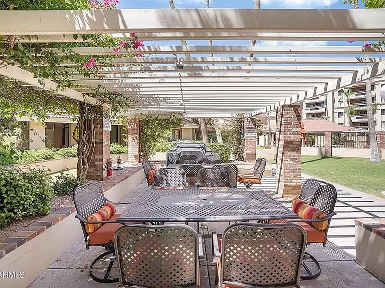 4200 N Miller Rd — Photo 2