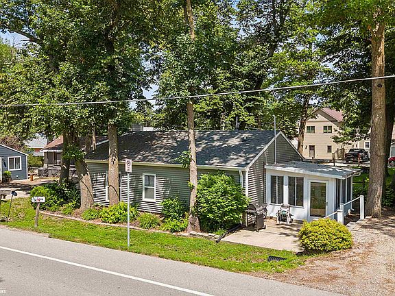 3rd image of 15257 Pascal St