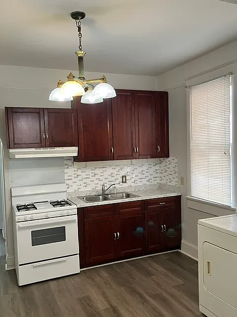 2 bed, $1,100 — Photo 3