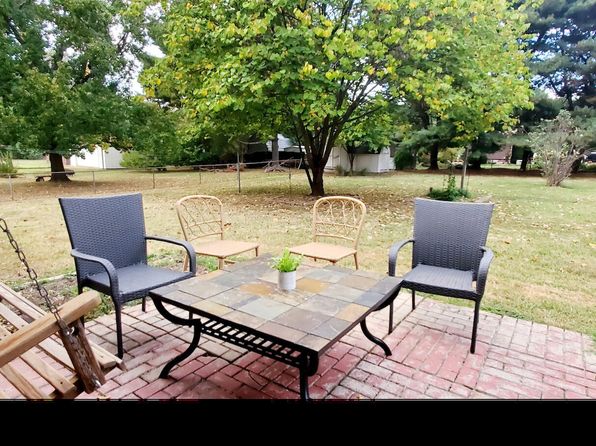 1135 E Westchester Drive, Springfield, MO 65810