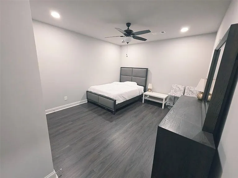 8020 Linfield Way — Photo 6