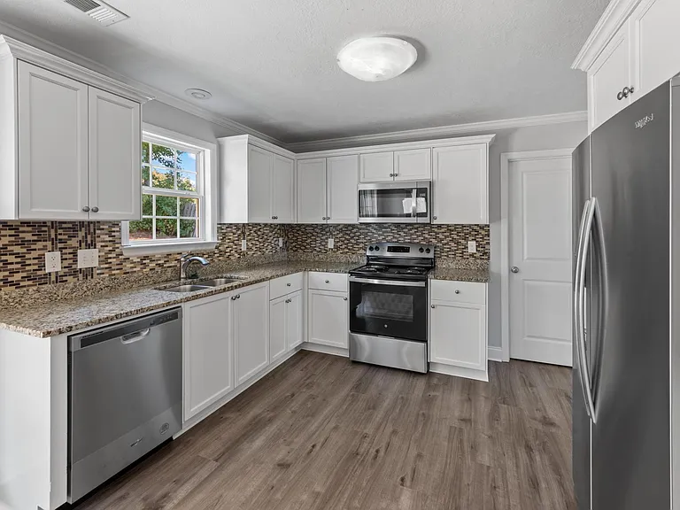 609 Brighton Cir — Photo 7