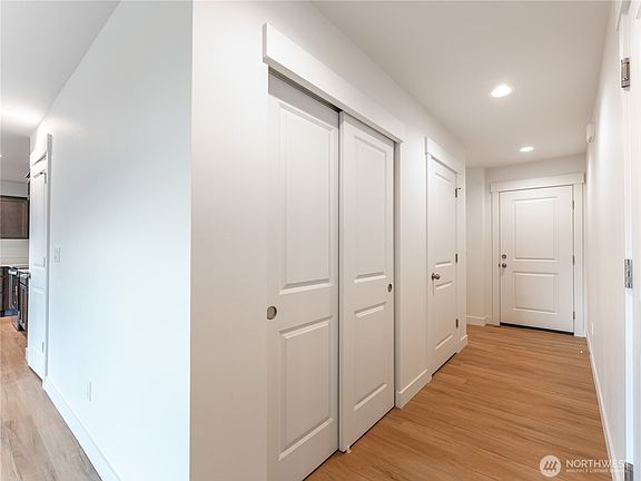 4th image of 2418 2nd Street SE