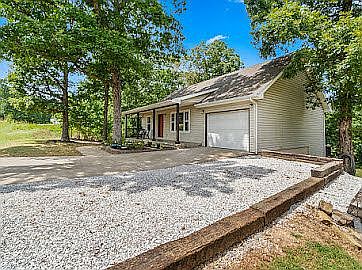 3rd image of 39 Glasgow Dr