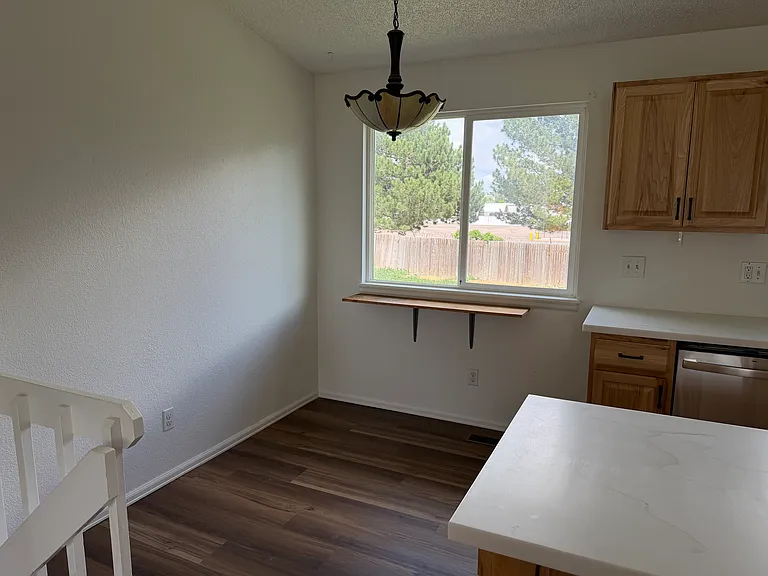 2185 Heathercrest Dr — Photo 3