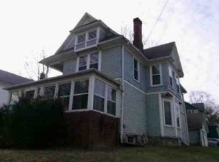 122 N Grove Ave, Freeport, IL 61032