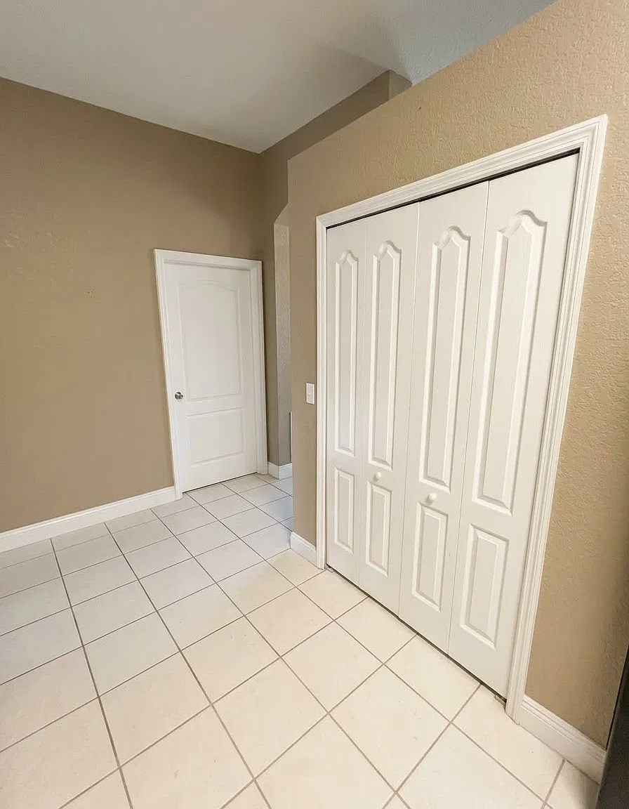 4 bed, 1984 sqft, $2,550 — Photo 4