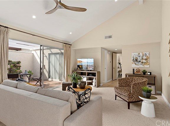 2nd image of 6590 E Calle Del Norte