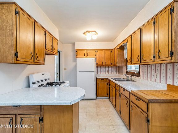 4th image of 1937 Hilltop Ct