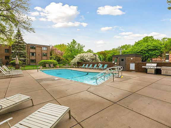 2nd image of 3412 Oak Ridge Rd APT 211