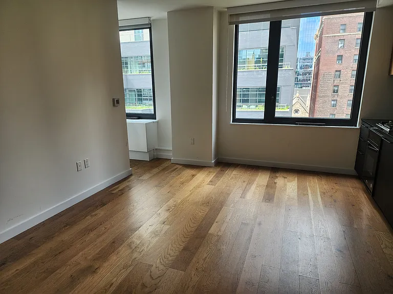 411 W 35th St #10F — Photo 1