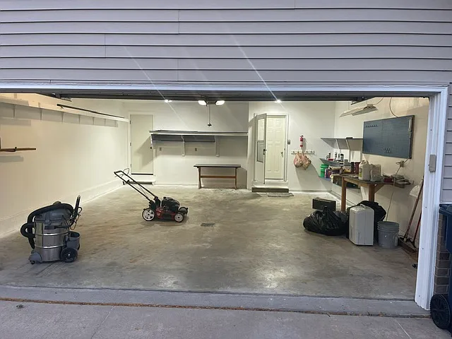 3 bed, 2500 sqft, $2,000 — Photo 2