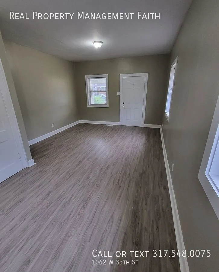 Updated 1 BR Duplex — Photo 2