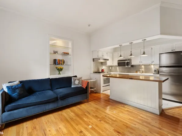 260 West Tenth Street image 2 of 6