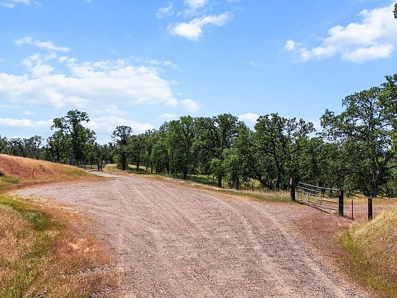 3rd image of Railview Ct