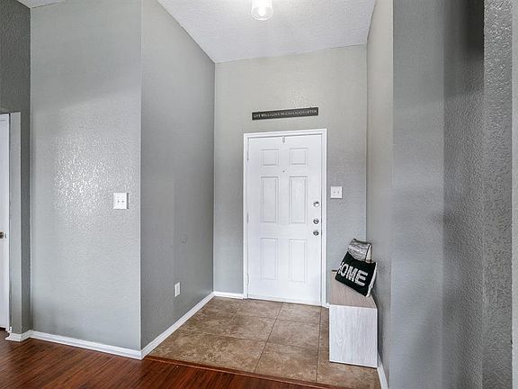 4th image of 2513 Emerald Ln